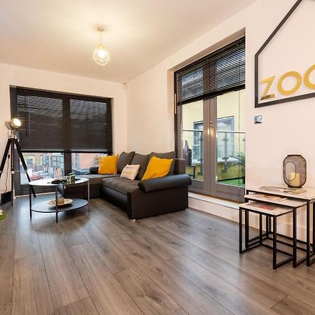 Luxe Place - Netflix & Workspace For 6 Birmingham Bagian luar foto