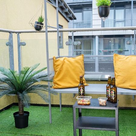 Luxe Place - Netflix & Workspace For 6 Birmingham Bagian luar foto