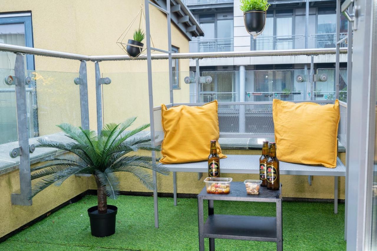 Luxe Place - Netflix & Workspace For 6 Birmingham Bagian luar foto