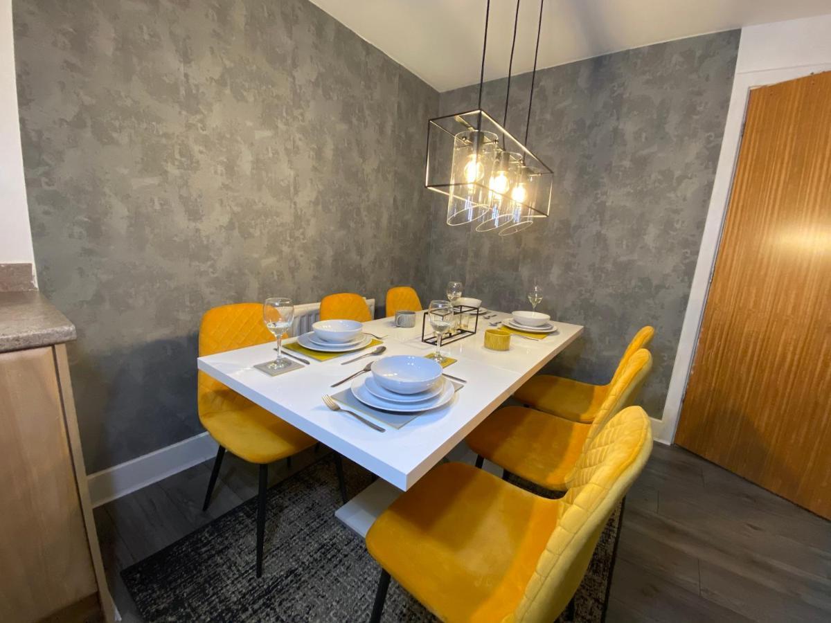 Luxe Place - Netflix & Workspace For 6 Birmingham Bagian luar foto