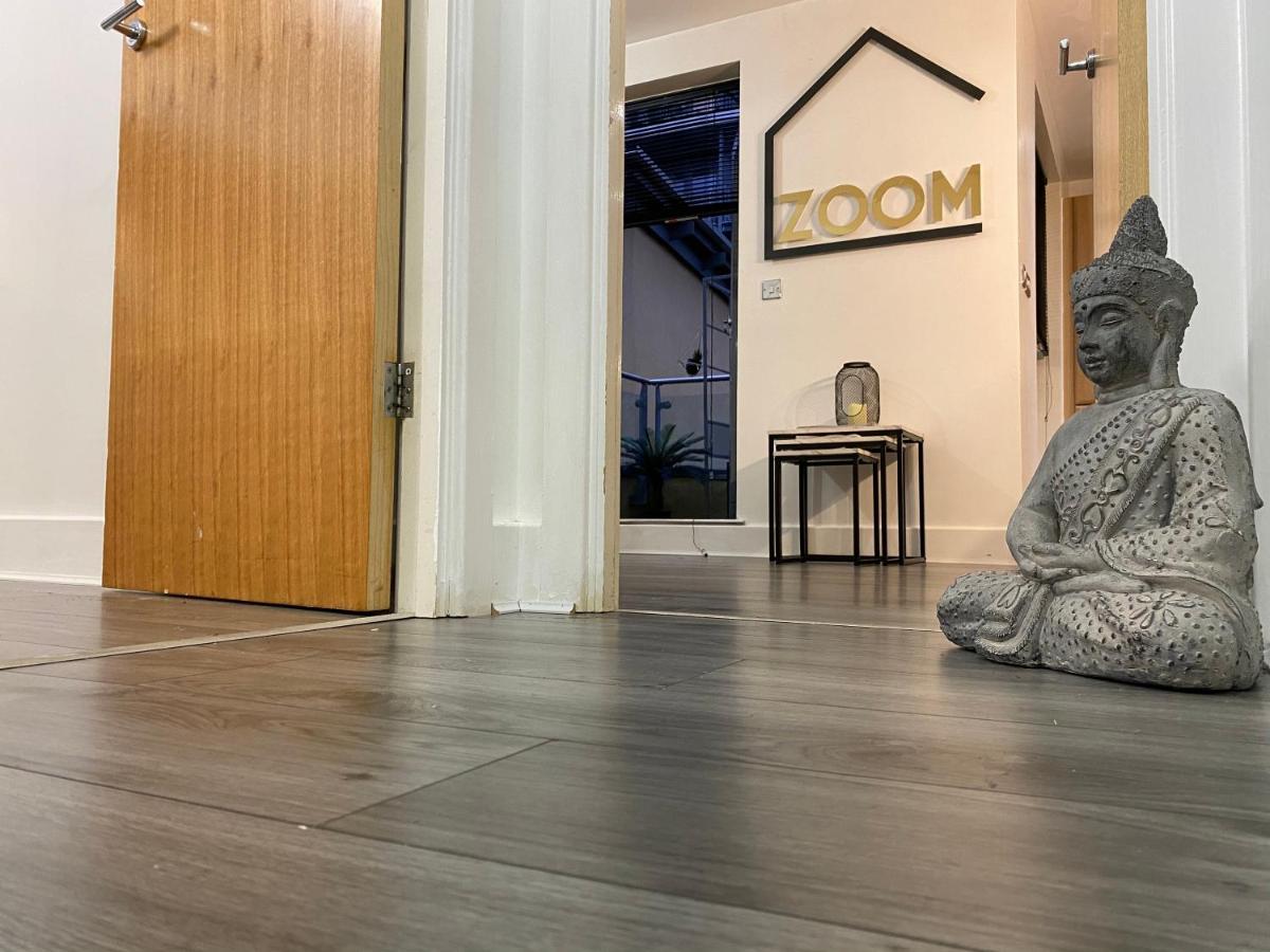 Luxe Place - Netflix & Workspace For 6 Birmingham Bagian luar foto