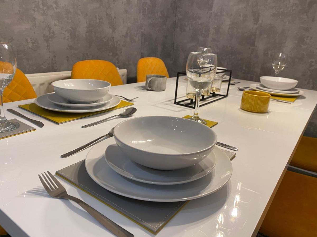 Luxe Place - Netflix & Workspace For 6 Birmingham Bagian luar foto